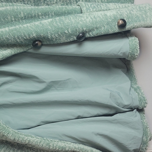 Vince Camuto-NWT-Green Faux Fur Jacket-Size Medium - Picture 7 of 10